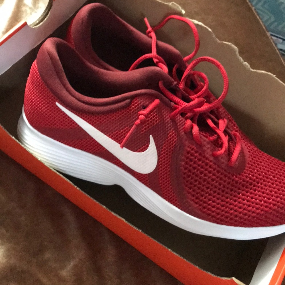 Tennis shoes 9.5 men’s 11 women’s. Brand new